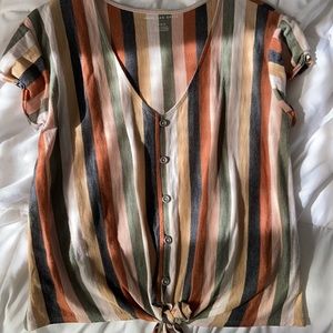 American Eagle multicolor button top!